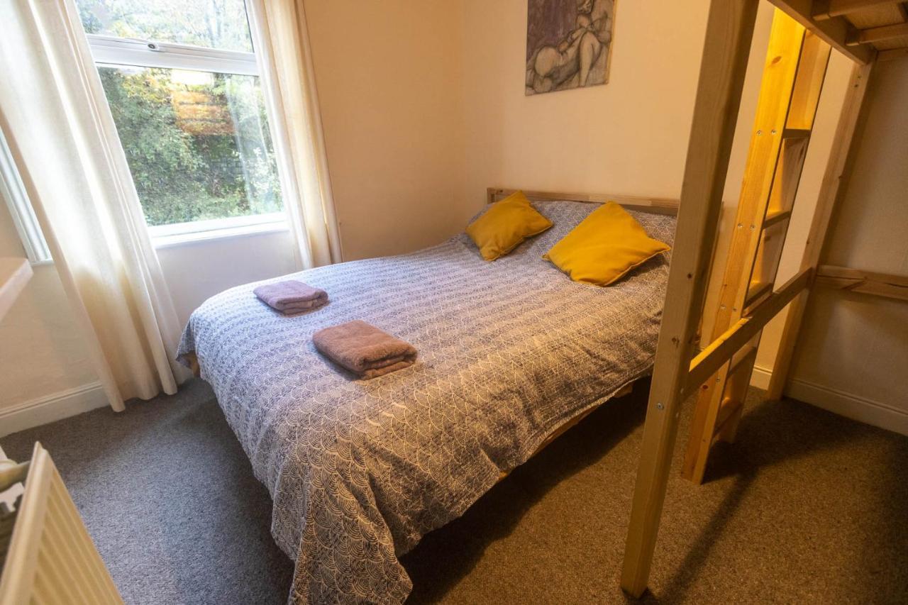 Beautiful Riverside Home, Hebden Bridge, Woodland Views, Sleeps 2 - 9 エクステリア 写真