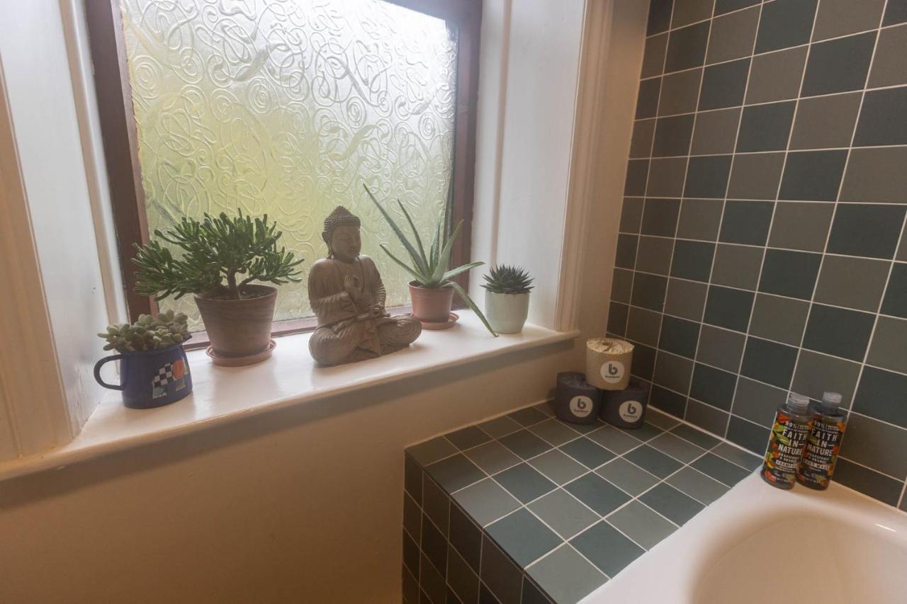Beautiful Riverside Home, Hebden Bridge, Woodland Views, Sleeps 2 - 9 エクステリア 写真