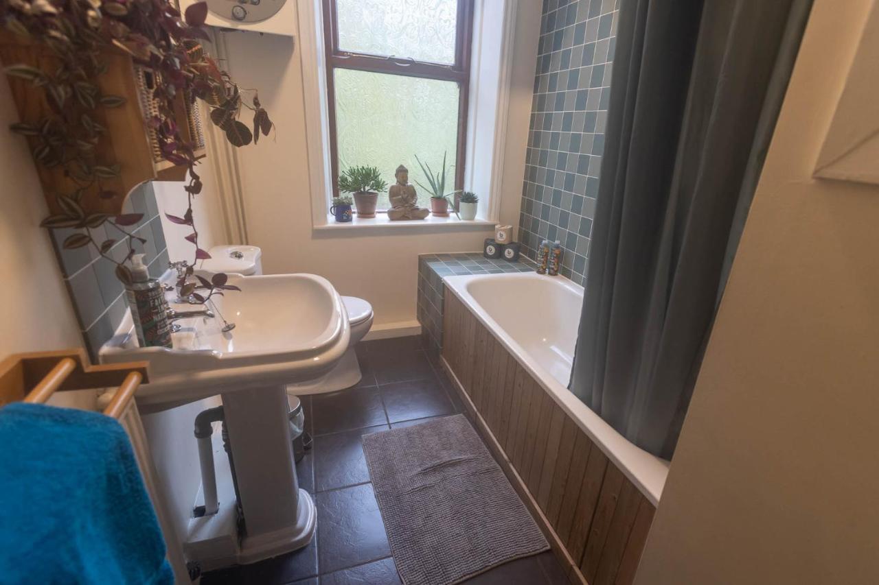 Beautiful Riverside Home, Hebden Bridge, Woodland Views, Sleeps 2 - 9 エクステリア 写真