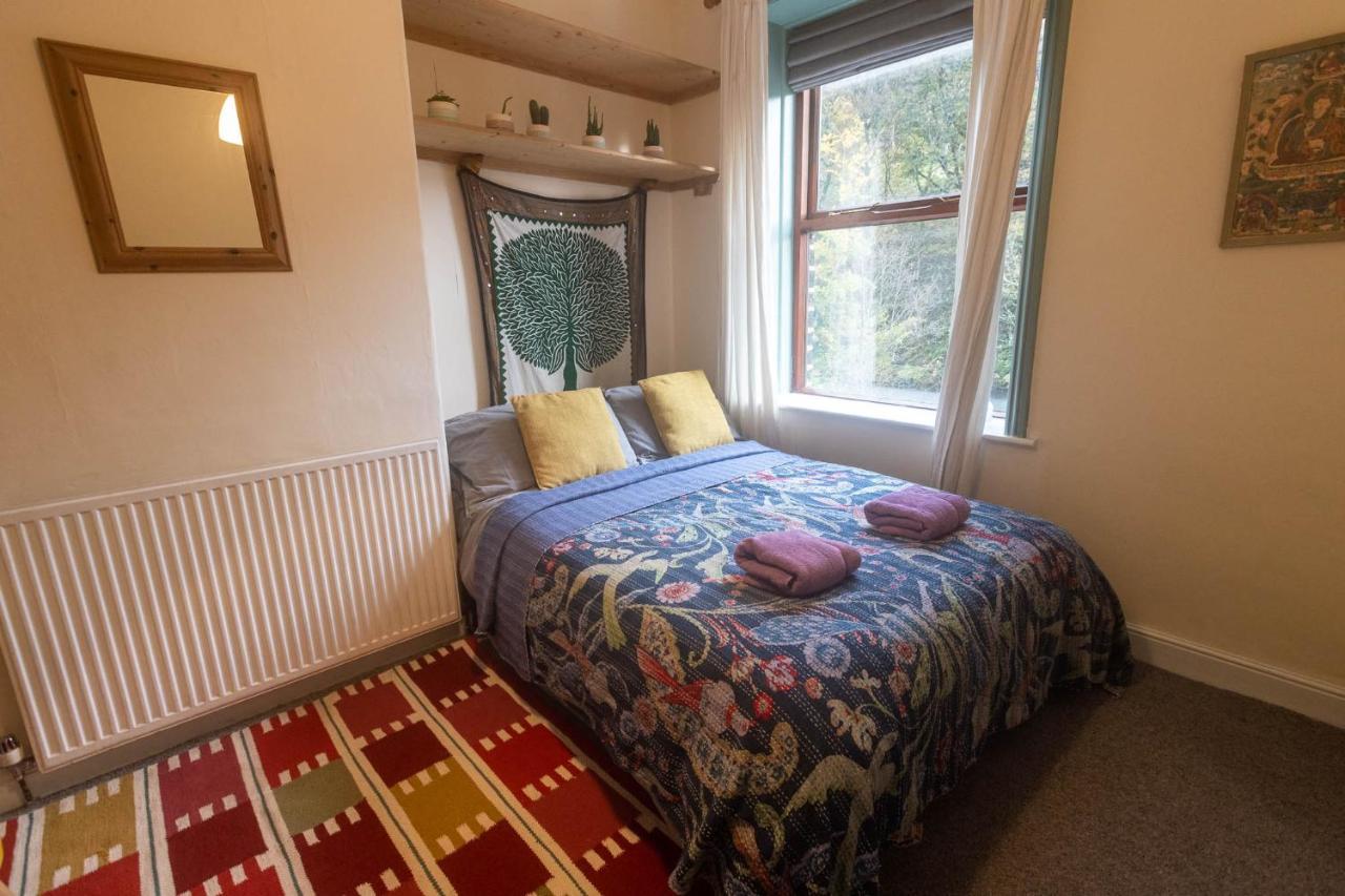 Beautiful Riverside Home, Hebden Bridge, Woodland Views, Sleeps 2 - 9 エクステリア 写真